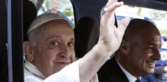 Papa Francis, Fıtık Ameliyatının Ardından Hastaneden Taburcu Edildi