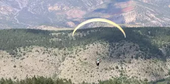 Çankırı'da Yamaç Paraşütü Yarışması Başladı