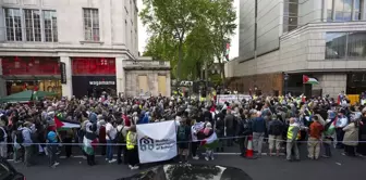 Londra'da İsrail'in Cenin'e yönelik saldırıları protesto edildi