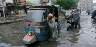 Pakistan'ın Güneyinde Şiddetli Muson Yağmurları Yaşamı Olumsuz Etkiledi