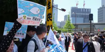 Japonya'da Radyoaktif Atık Suyu Okyanusa Boşaltma Planına Karşı Protesto