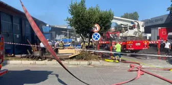 Başakşehir'de kauçuk ve silikon kaplama yapan iş yerinde yangın çıktı