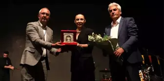 Bayburt Uluslararası Dede Korkut Kültür ve Sanat Şölenleri'nde Fatma Turgut'un unutulmaz sahne performansı