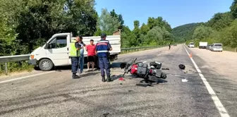 Sinop'ta kamyonetle çarpışan motosiklet sürücüsü yaralandı