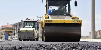 Selçuklu ilçesinde sıcak asfalt çalışmaları devam ediyor