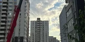 Kazakistan'da 16 Katlı Apartmanda Çıkan Yangında 1 Kişi Hayatını Kaybetti