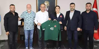 Turgutlu Belediyespor Hentbol Takımı'ndan Betül Yılmaz, U17 Kızlar Avrupa Hentbol Şampiyonası'nda milli takımın kalesini koruyacak