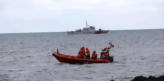 Trabzon'da Dalgalı Denizde Kaybolan Kişi İçin Arama Kurtarma Çalışmaları Sürüyor