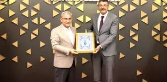 Hakkari Valiliğine atanan Ali Çelik, Belediye Başkanı Prof. Dr. Alim Işık'a veda ziyaretinde bulundu