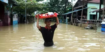 Albüm: Myanmar'da Sel ve Taşkınlar Nedeniyle 45.000 Kişi Geçici Barınaklara Yerleştirildi