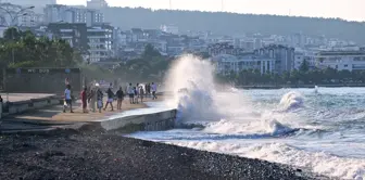 Dalga Yüksekliği 50 Santimetreyi Geçtiğinde Denize Girilmemeli