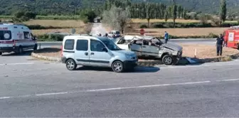 Amasya'da Lastiği Patlayan Otomobilin Kaza Yapması Sonucu 5 Kişi Yaralandı