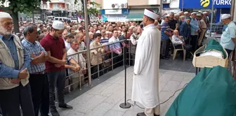 Ankara'da trafik kazasında hayatını kaybeden iki arkadaş Trabzon'da toprağa verildi