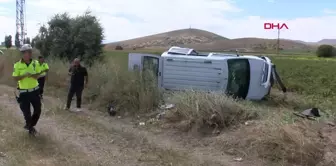 Nevşehir'de Hafif Ticari Araç Şarampole Devrildi: 5 Yaralı