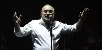 Volkan Konak, Bademlidere Cumhuriyet Parkı'nın açılışında konser verdi