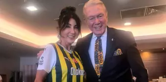 Hande Yener Fenerbahçe - Antalyaspor Maçını Uğur Dündar ile İzledi