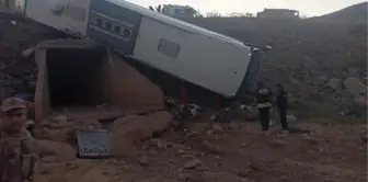 Erzurum'da yolcu otobüsü şarampole devrildi: 3 ölü, 21 yaralı