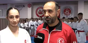 Milli Sporcu Sena Kızılaslan Minik Karatecilerle Antrenman Yaparak Örnek Oluyor