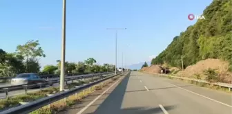 Karadeniz Sahil Yolu'nda Çöp Dağı Oluştu