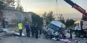 Gaziantep'te freni boşalan kamyon 3 araca çarptı: 5 ölü, 17 yaralı