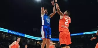 Anadolu Efes, Valencia Basket'i 77-73 mağlup etti