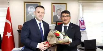 AK Parti Şehzadeler İlçe Başkanı Ali Özyiğit, Şehzadeler Belediye Başkanı Ömer Faruk Çelik'i ziyaret etti