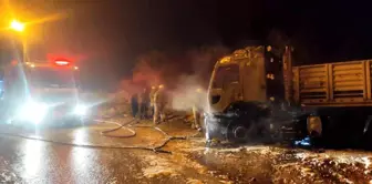 Mardin'de park halindeki tır yanarak kullanılamaz hale geldi