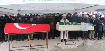 Ankara'da gürültü nedeniyle tartıştıkları komşuları tarafından pompalı tüfekle öldürülen baba ile oğlunun cenazeleri memleketleri Çankırı'da defnedildi