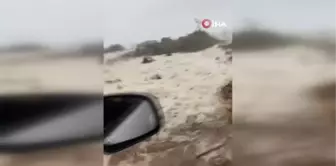 Hopa-Kemalpaşa arasındaki Karadeniz Sahil Yolu göle döndü