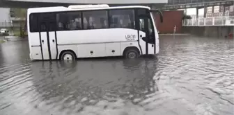 Beykent Sanayi Sitesi'nde Yoğun Yağış Sonucu Yollar Göle Döndü