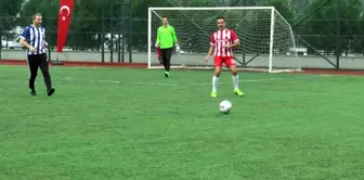 Pendik Belediyesi Ampute Futbol Takımı ile İstanbul Anadolu Adalet Sarayı'ndan hakim ve savcılar arasında Dünya Engelliler Günü maçı