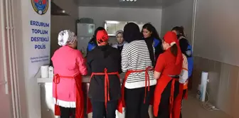 Erzurum'da polisler çocukları sevindiriyor