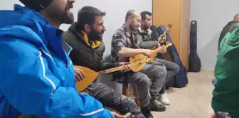 Arguvan'da vatandaşlara ve çocuklara bağlama ve piyano kursu veriliyor