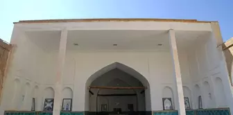 İsfahan'da bulunan Melikşah ile Nizamülmülk'ün kabirleri asırlardır aynı aile tarafından korunuyor