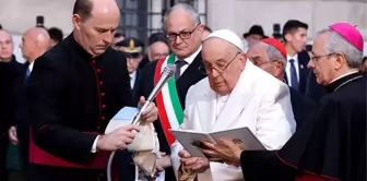 Papa Francis, eşcinsel çiftlerin kutsamalarına izin veren kararı resmen onayladı