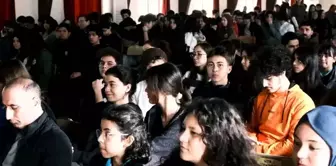 Ünlü piyanist Gülsin Önay, Aksu Fen Lisesi'nde öğrencilere konser verdi