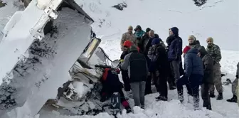 Ağrı'da uçuruma yuvarlanan kepçedeki ölü sayısı 4'e yükseldi