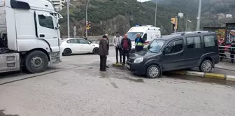 Karabük'te tırla çarpışan araçta 2 kişi yaralandı