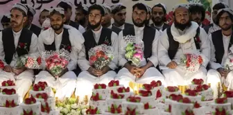 Afganistan'da düşük gelirli çiftler toplu nikah töreniyle evlendi