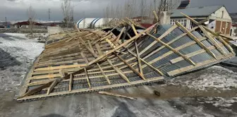 Ağrı'nın Taşlıçay ilçesinde fırtına nedeniyle çatı uçtu