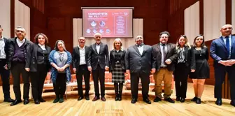 İzmir Büyükşehir Belediyesi'nin düzenlediği panelde ikinci yüzyılın ekonomisi konuşuldu