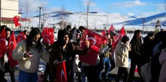 Bayburt Üniversitesi Öğrenci Konseyi ve Toplulukları Şehitlere Saygı Yürüyüşü Düzenledi