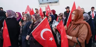 Şehit Aileleri ve Gaziler HDP ve DEM Parti Genel Merkezleri Önünde Basın Açıklaması Yaptı