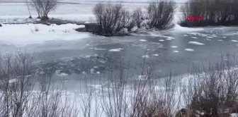 Ardahan'da Kura Nehri'nin yüzeyi buzla kaplandı