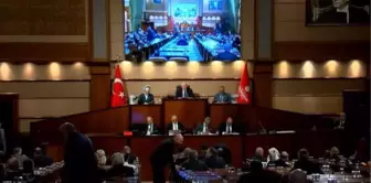 CHP'li Meclis Üyesi Mehmet Ali Tüy, İBB Toplantısında AK Parti'yi Övdü