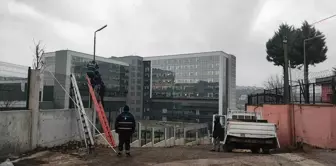 İzmit Belediyesi Şehir Hastanesi yoluna güneş enerjili aydınlatma sistemi kurdu