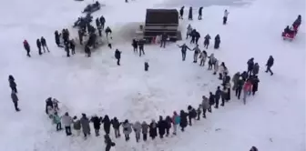 Çıldır Gölü, dondurucu soğuklarla eğlence mekanı oldu