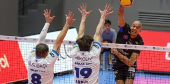 Halkbank, deplasmanda Arkas Spor'u 3-2 mağlup etti