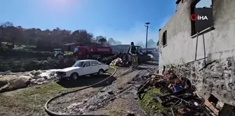 Sındırgı'da elektrik kontağından çıkan yangın bir evi kül etti