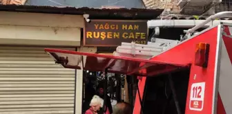 Fatih'te Ayakkabı Deposunda Yangın Çıktı